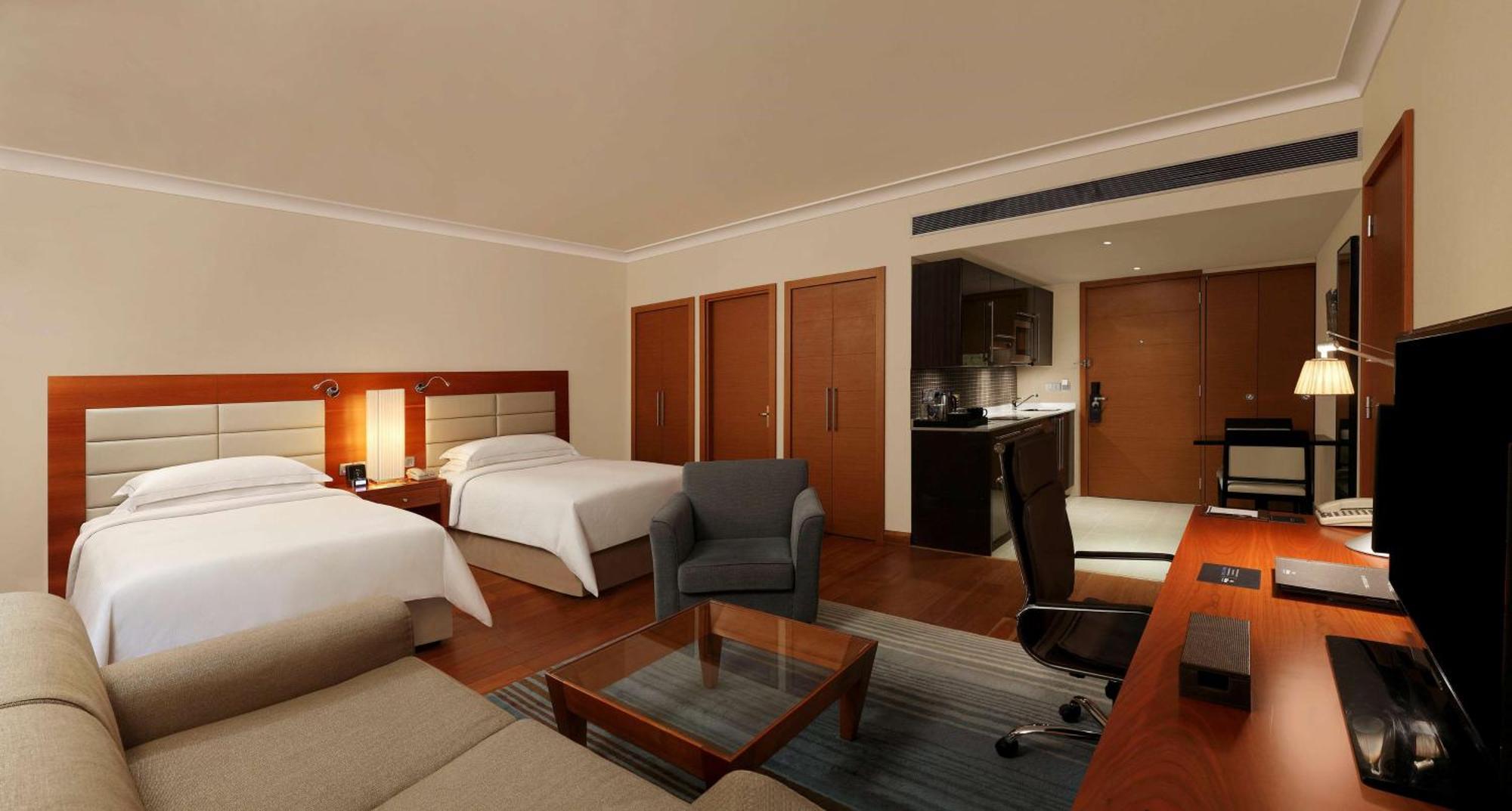Hilton Embassy Golflinks 5* Bangalore