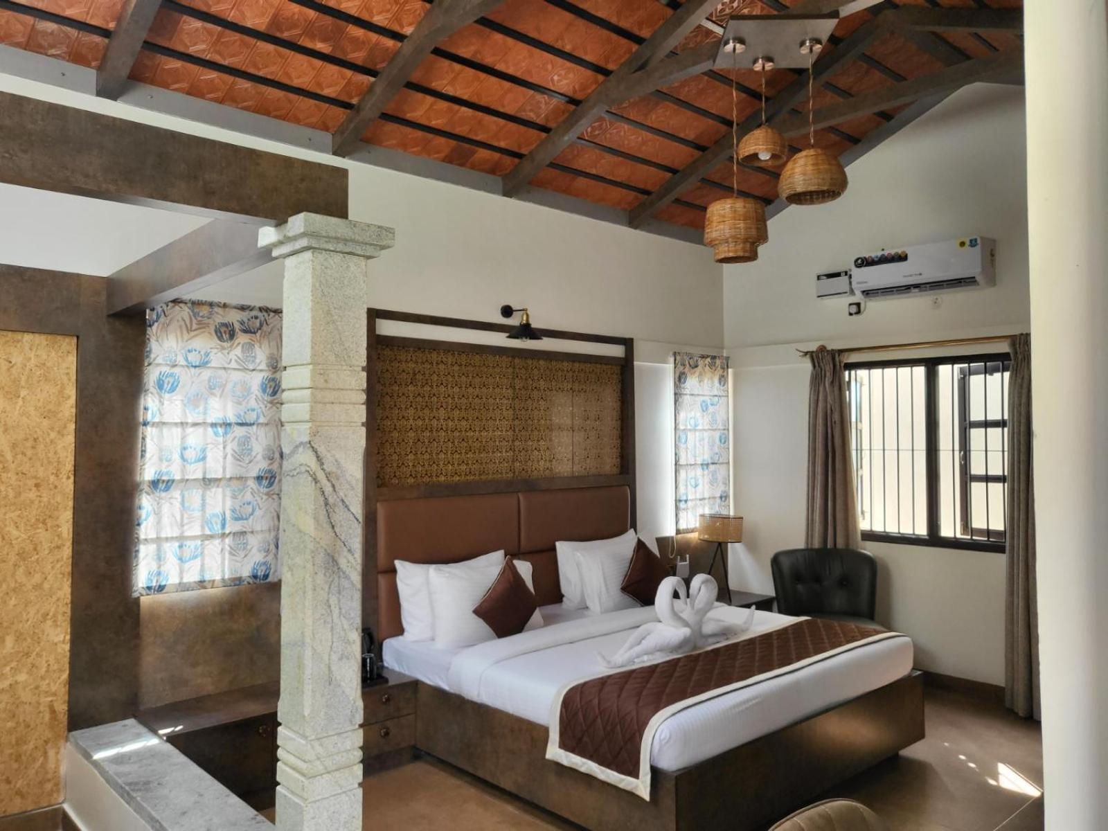 Nirantara & Resort 4*