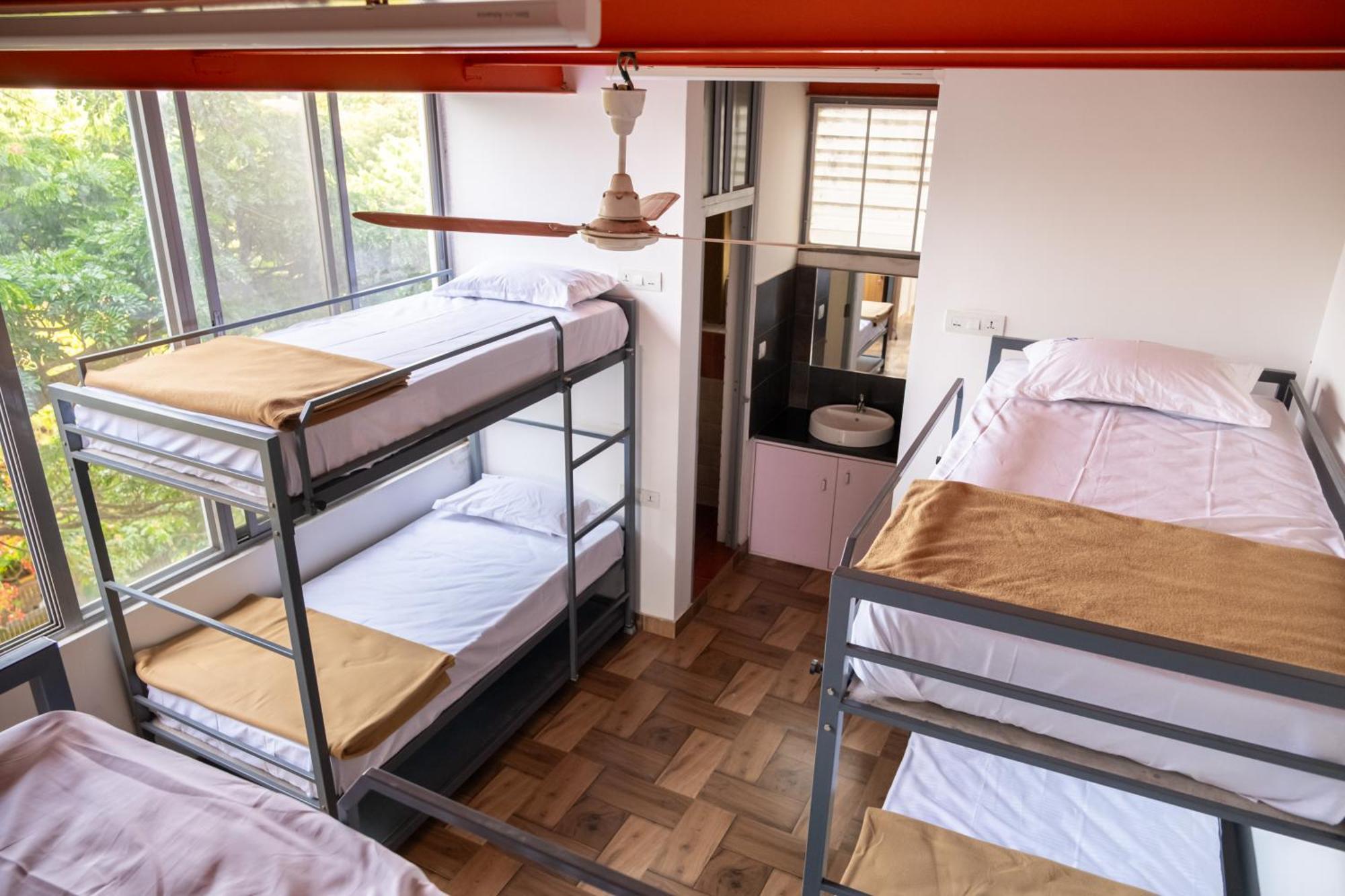 Hostel Stopover Backpackers *