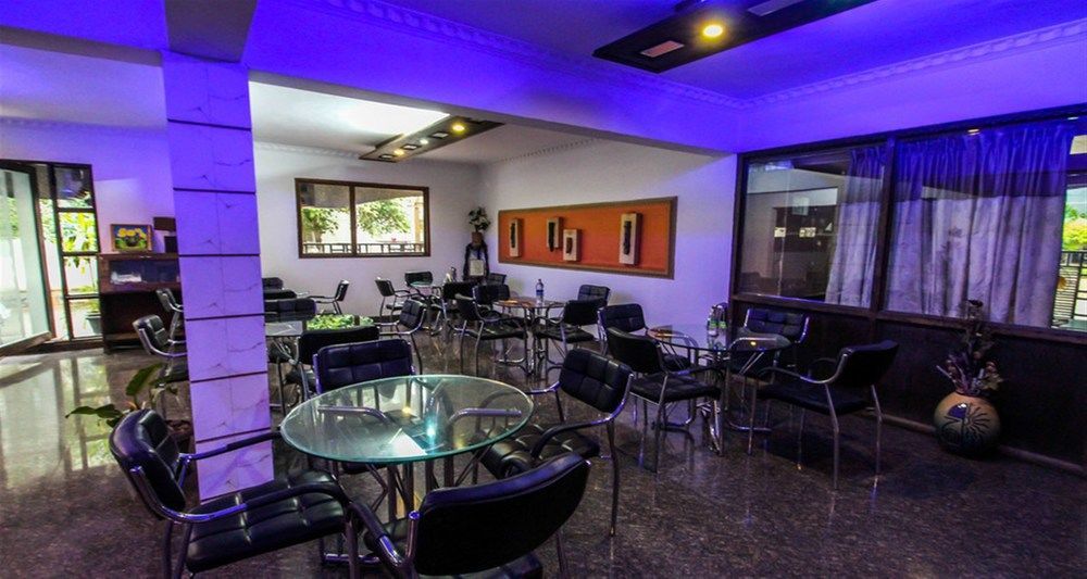 Pleasant Boulevard Hotel