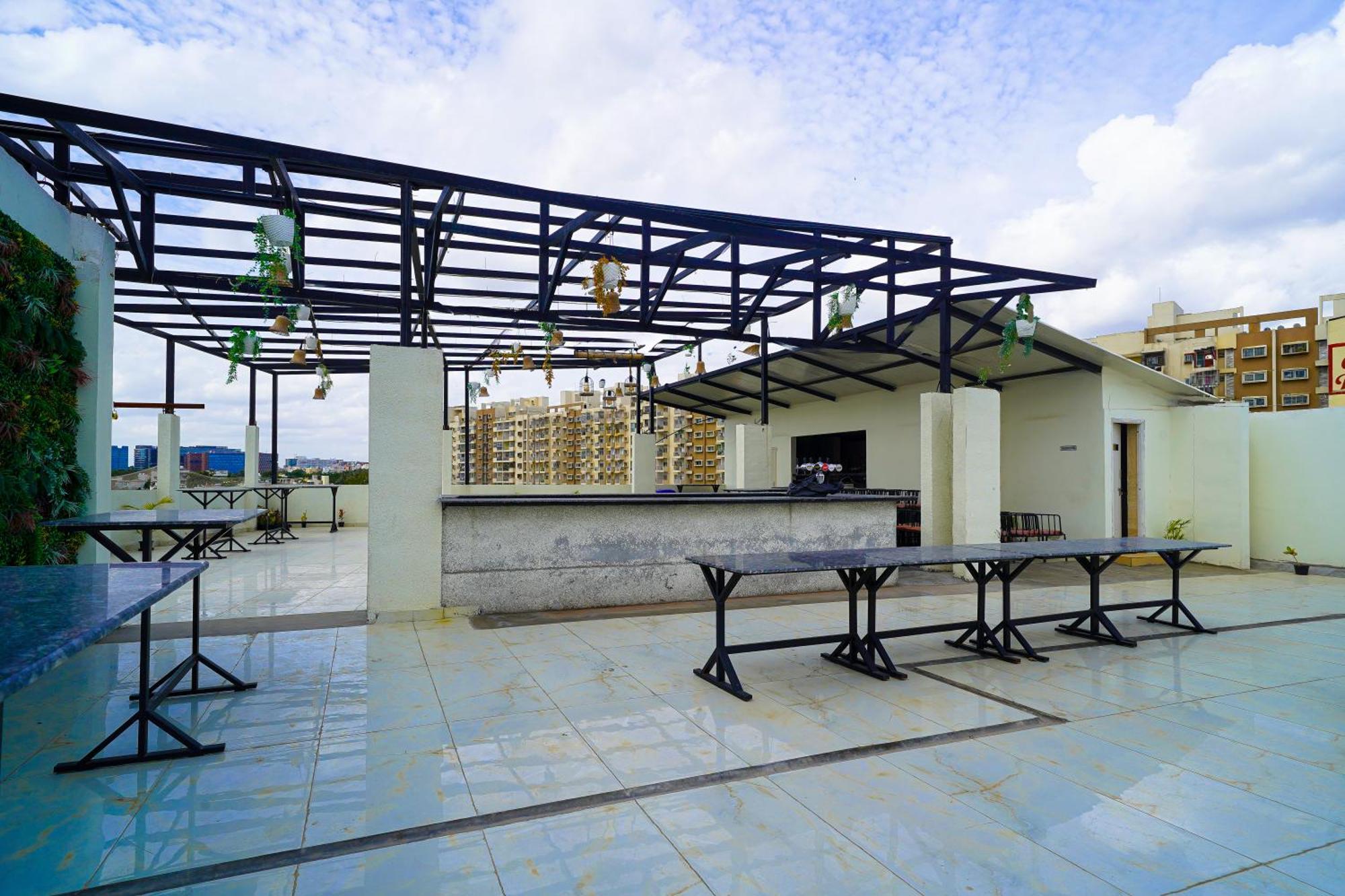 Open By Olive - The Emerald Hotel